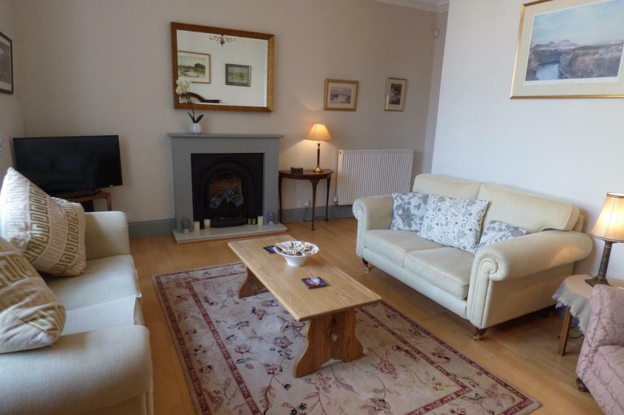 Abbey View Apartment *